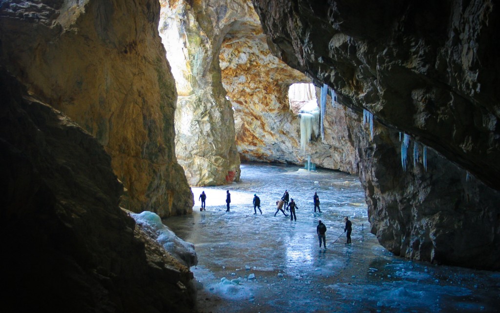 Cave hockey quebec